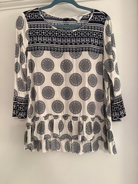 crown & ivy Black and White Medallion Print Peplum Tunic